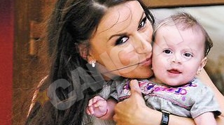 Raluca Sandu isi duce fetita la Disneyland