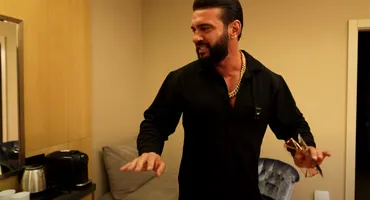 Dorian Popa a rezervat o cameră într-un hotel 4* din Chișinău. Ireal ce a găsit în cameră, pe măsuță