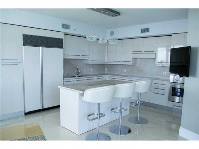 Casa de la Miami în care locuieşte Alina Borcea. sursă foto: wowbiz.ro
