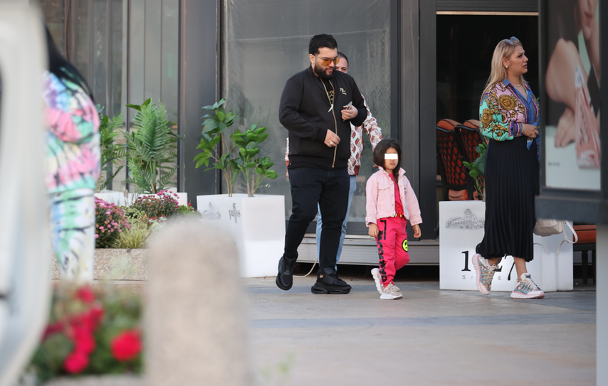 Tzancă, Lambada și fetița intră în mall (Foto: CANCAN.RO)