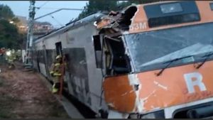 Tragedie la Barcelona! Un tren cu 150 de oameni a deraiat! VIDEO