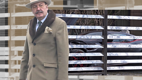 Ce face Nicorescu cu bolizii de sute de mii de euro pe care îi deține. Nea Dan Milionaru’ își ”lucrează” Ferrari-ul chiar pe Herăstrău!