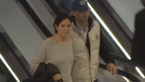 Il vezi mereu la TV dar habar nu aveai cum arata sotia lui! Imagini unice de paparazzi cu sotia lui Dan Negru!