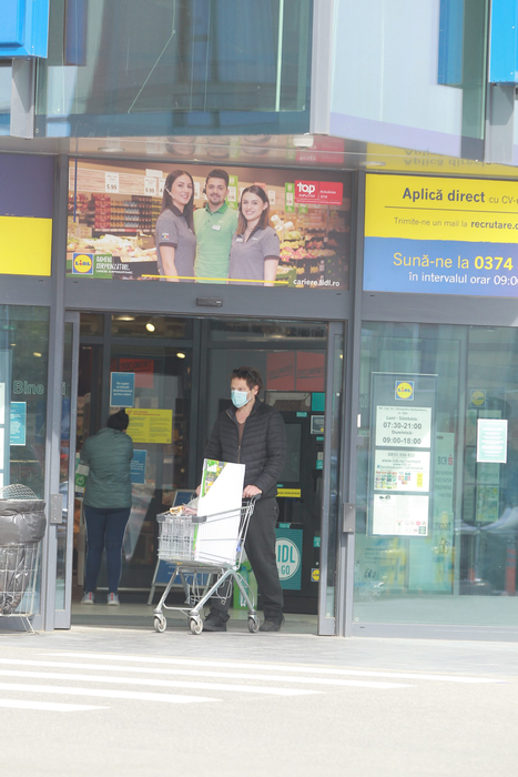 Florin Piersic junior a ieșit din supermarket, regulamentar, cu masca pe față