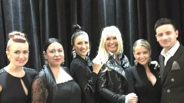 Oana Roman nu a putut sta acasă. Cum s-a afişat vedeta la inaugurarea magazinului Philipp Plein