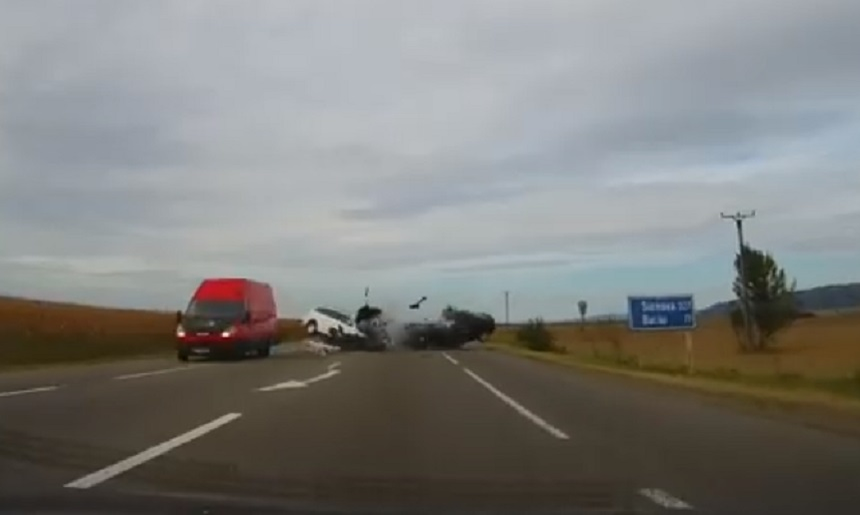 VIDEO. Imagini terifiante. Impactul tragediei de la Pădureni a fost filmat! Patru oameni au murit pe loc