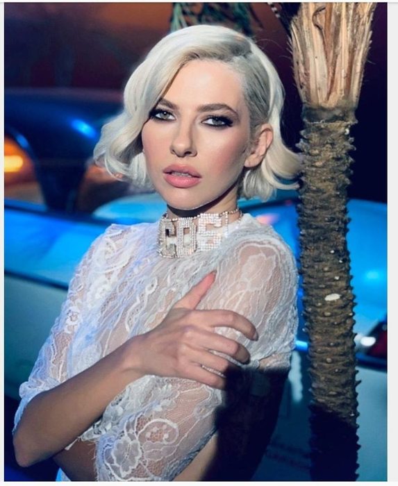 Lidia Buble, pozată complet goală! Ce mesaj revoltător i-a lăsat un internaut și cum a reacționat artista