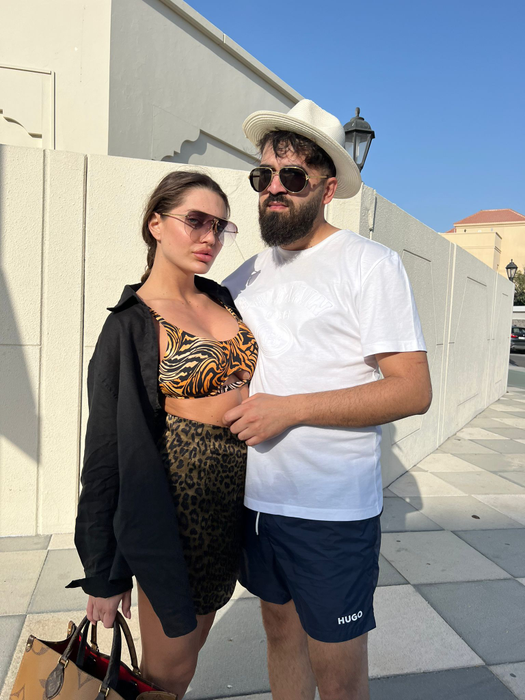 Andra, alături de iubitul ei la care s-a întors