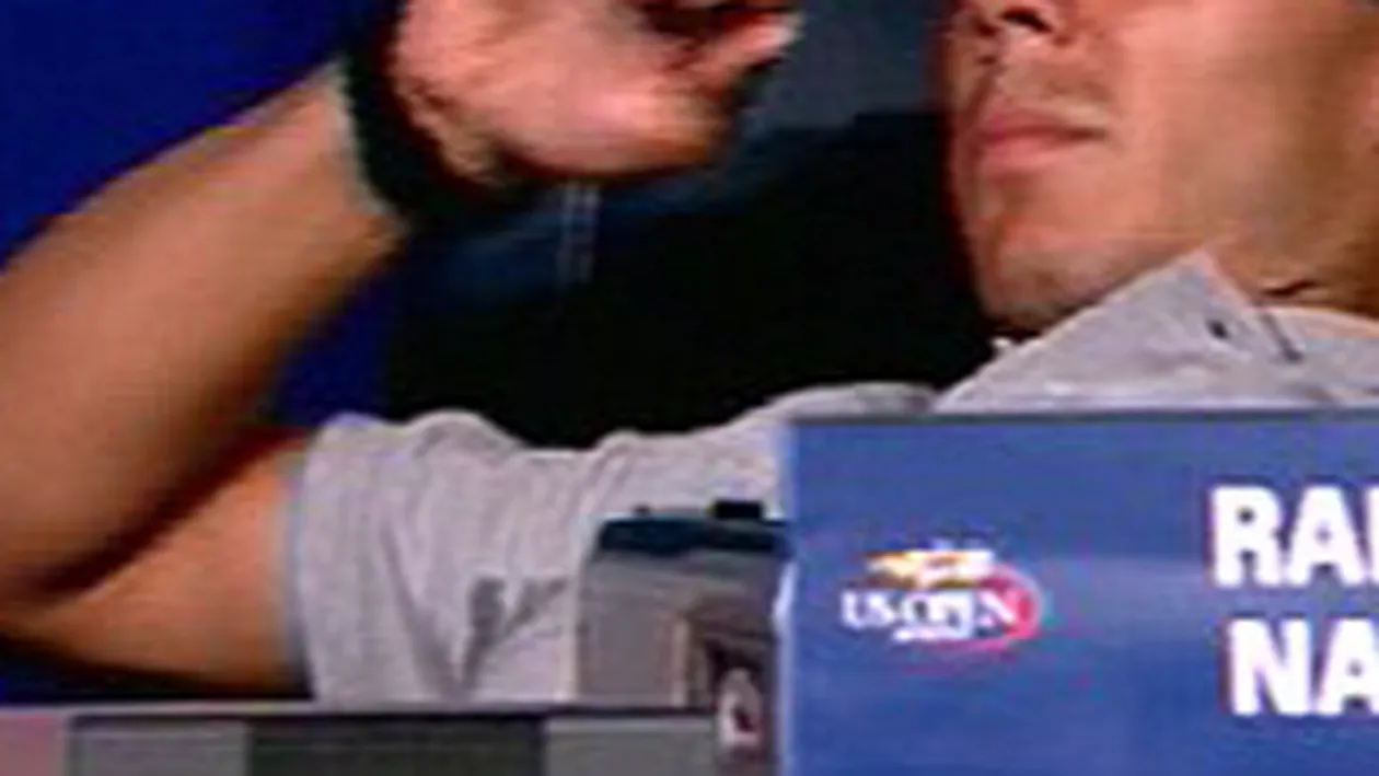 VIDEO Rafael Nadal a fost rapus de durere! Vezi cum s-a prabusit sub masa in fata camerelor!