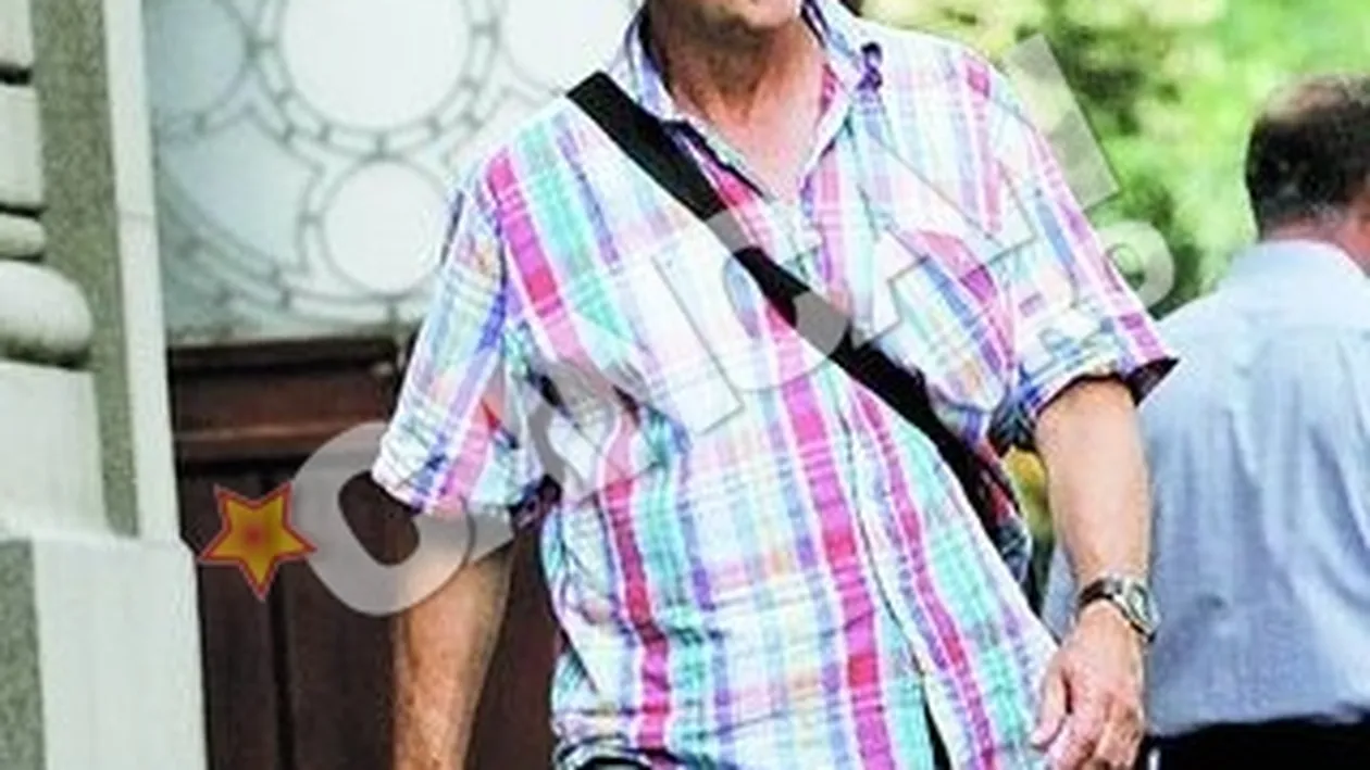 Judecatoarea perversa din Craiova, care l-a santajat pe presedintele PNTCD Gorj, si-a uimit pana si sotul. A abandonat-o cand a vazut ca si-a luat amantul si in duba