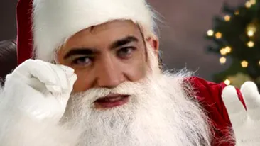 Mosule, ce tanar esti! Vezi cine este persoana costumata in Mos Craciun!