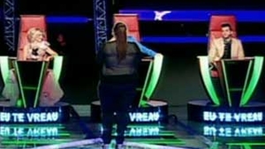 Vezi cum arata concurenta care i-a facut pe toti membrii juriului "Vocea Romaniei" sa si-o doreasca in echipa! "Nu conteaza imaginea, cate kilograme ai!"