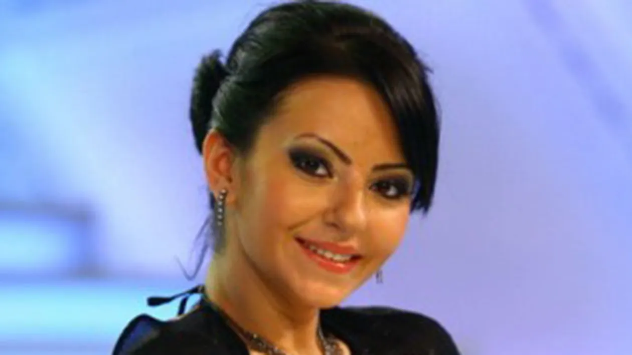 Prea bună, prea provocatoare! Giulia Anghelescu, într-o lenjerie intimă care o să te facă să visezi numai ... femei goale