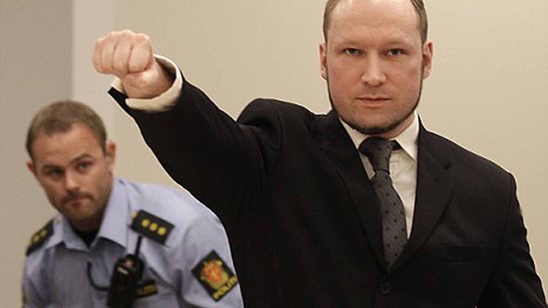 Sa-ti faci cruce! O criminala in serie, de origine romana, i-a cazut cu tronc monstrului de la Oslo care a ucis 77 de oameni!