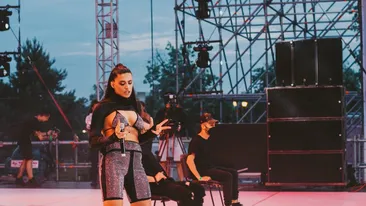 Lidia Buble și Antonia au stârnit imaginația bărbaților pe scenă!