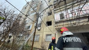 Incendiu de proporții în Capitală! Un bărbat și-a dat foc la propriul apartament