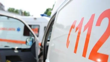 Un microbuz în care erau 17 copii s-a răsturnat pe A1! Opt persoane au fost rănite