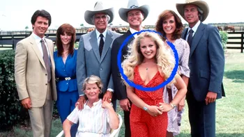 O mai știi pe Lucy Ewing din „Dallas”?! Ce s-a ales de blondina frumoasă din serialul-fenomen al anilor ’90 din România