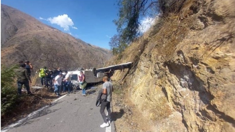 Accident grav! 15 morți după ce un autobuz a căzut într-o prăpastie de 200 de metri