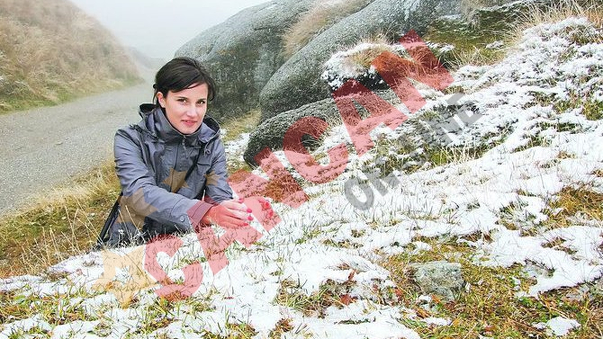 A nins in Bucegi!A facut un om de zapada!
