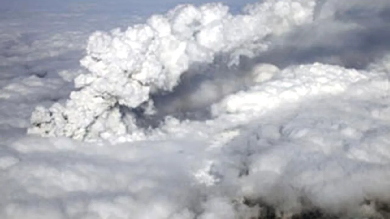 Spatiul aerian spaniol, inchis din cauza norului de cenusa vulcanica