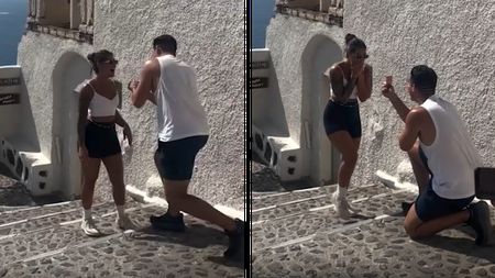 Nu e un banc! Ce a pățit acest tânăr în Santorini, după ce s-a așezat în genunchi pentru a-și cere iubita în căsătorie