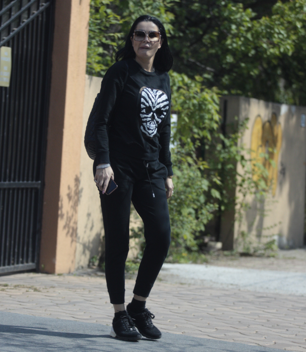 Brigitte și-a însoțit iubitul la clinica medicală unde și-a făcut implant de păr