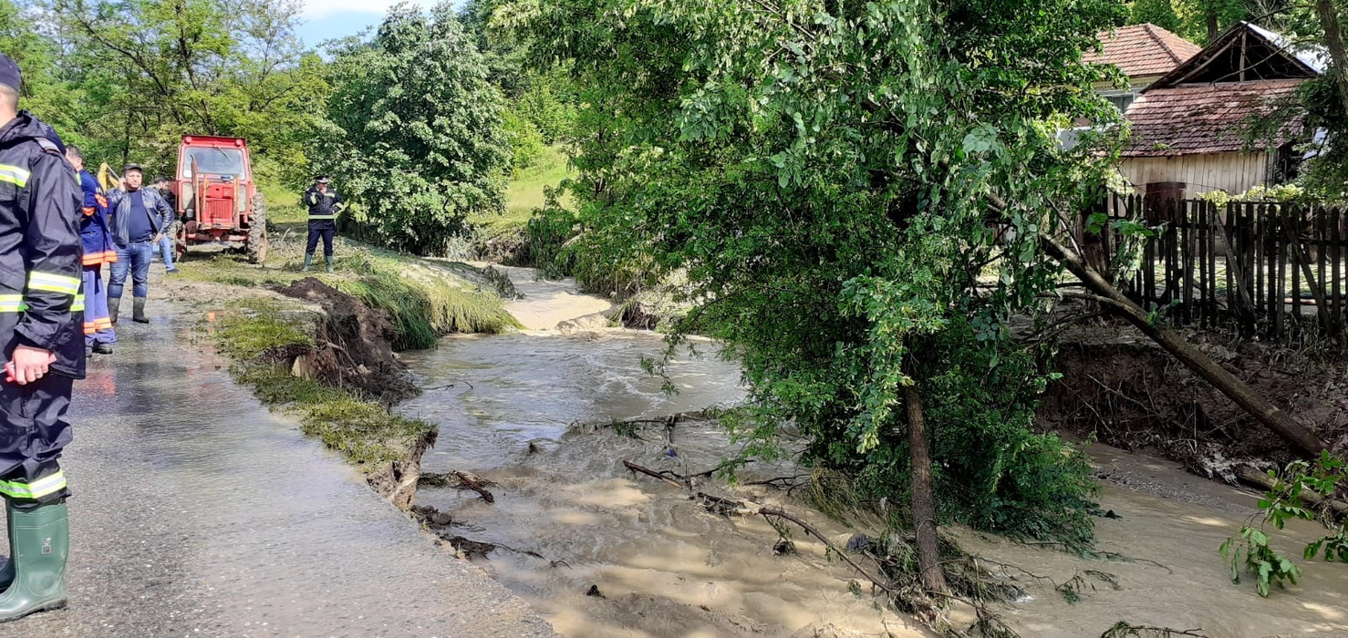 Viiturile au făcut ravagii în Vâlcea