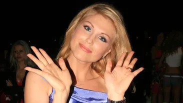 Panica a pus stapanire pe Cristina Rus! Ca sa-si menajeze sarcina, a spus adio muzicii si a renuntat la doua proiecte TV!