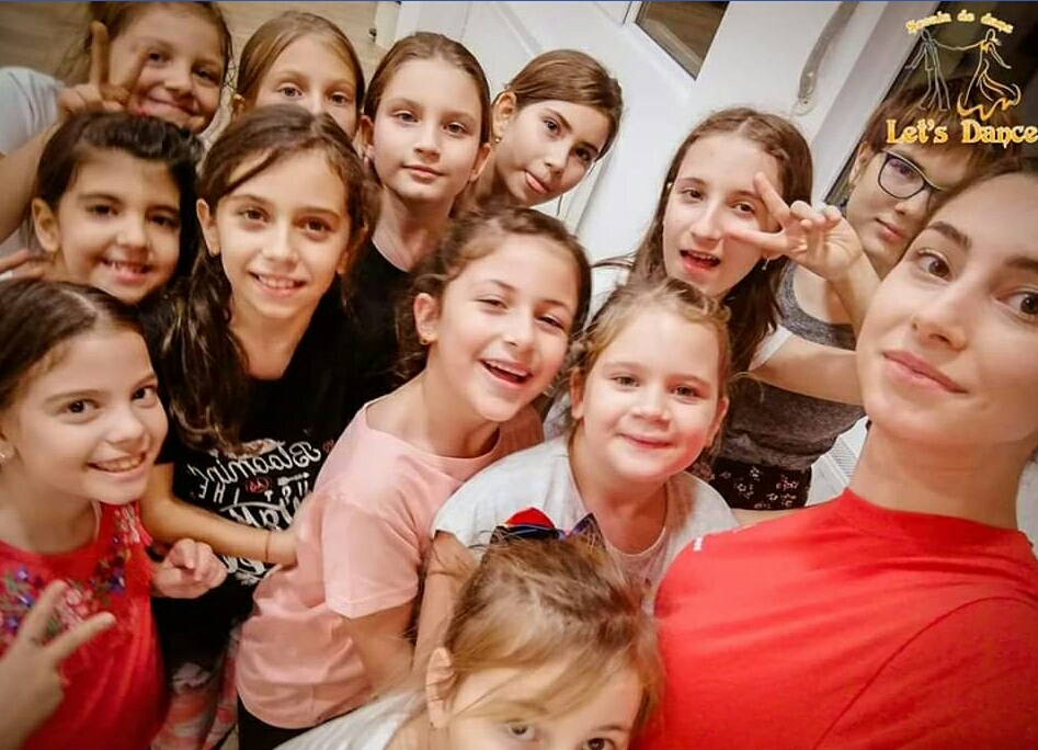Pe vremea când distanțarea socială nu era la ordinea zilei