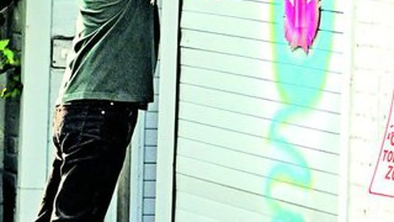 Jim Carrey n-are nevoie de specialisti! Si-a facut singur graffiti pe casa