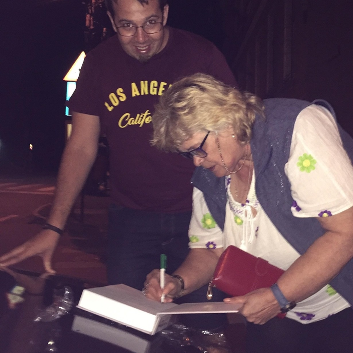 Mariea Crâșmaru a scris o carte despre experiențele sale în jurul lumii