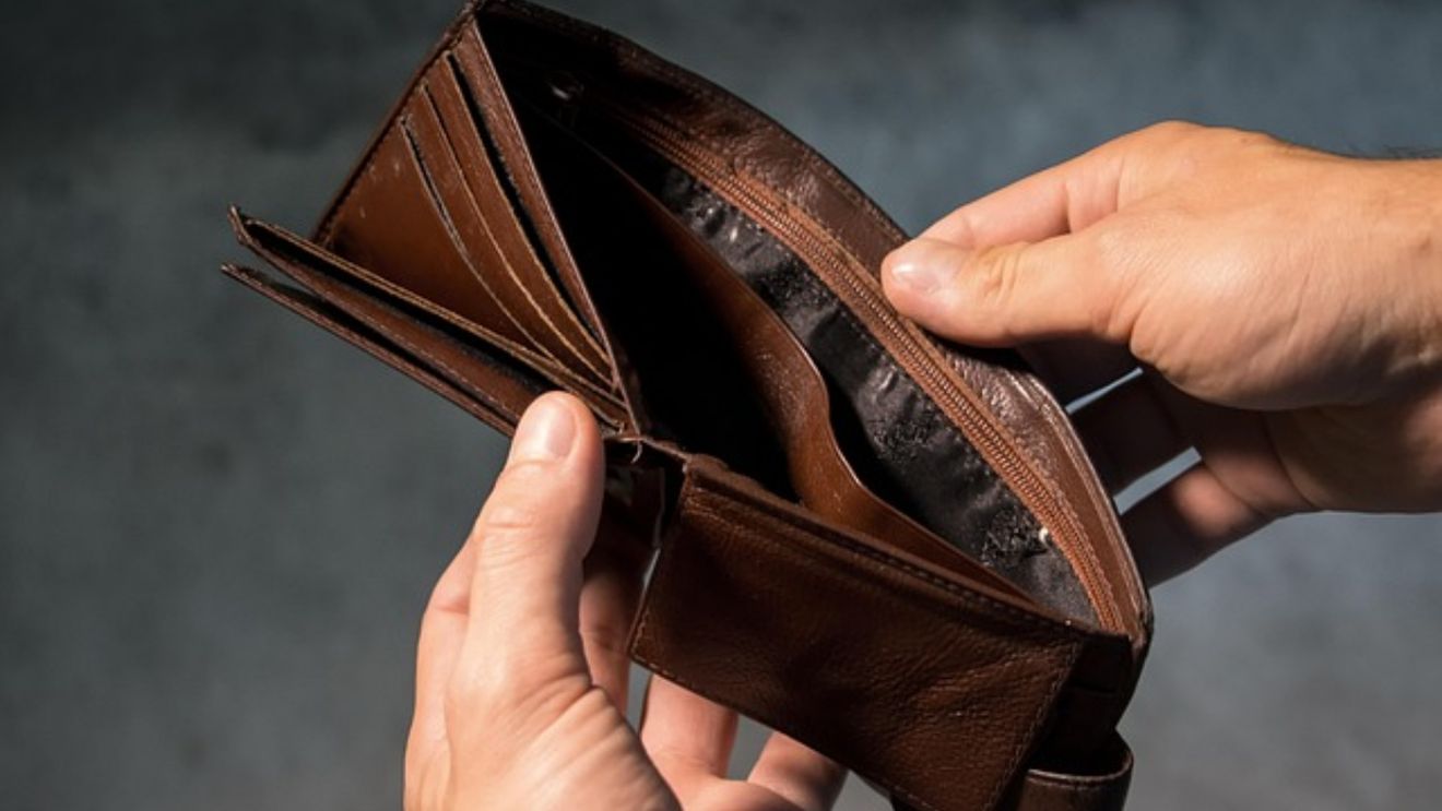 Buzunarele românilor, lovite de hotărârea luată de politicieni. Ciucă transmite că există un pericol care nu trebuie neglijat