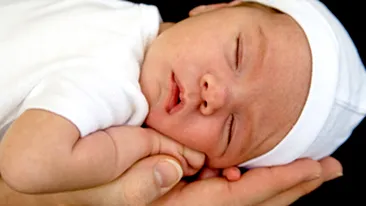 VIDEO O fetita de numai o zi a fost arsa cu apa clocotita de o asistenta neglijenta!