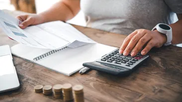 Cât câștigi la pensie în funcție de salariu, în 2026. Cum se calculează