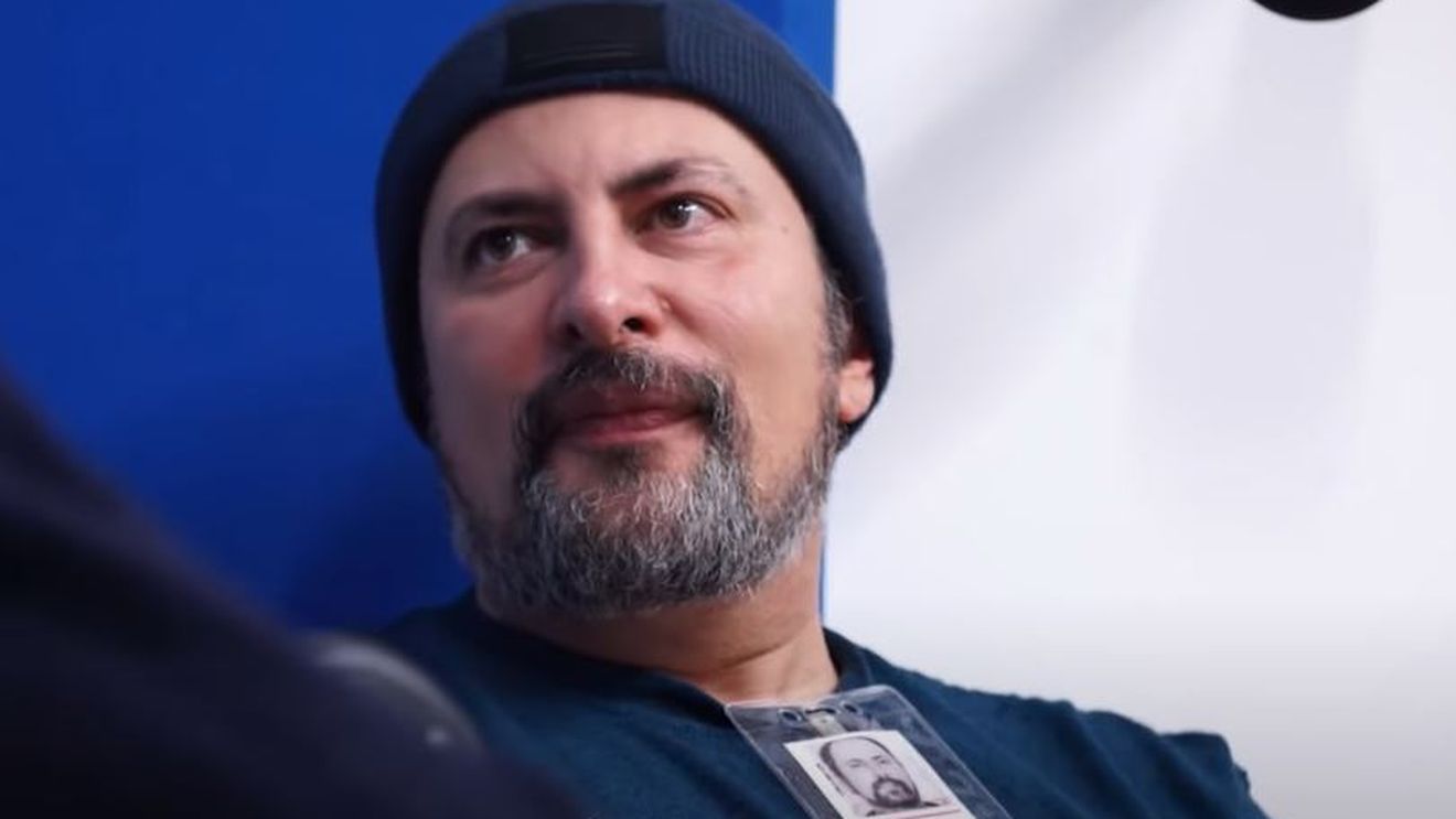 Vorbește 24 de limbi străine, dar curăță covoare. Povestea extraordinară a bărbatului cu o capacitate ieșită din comun