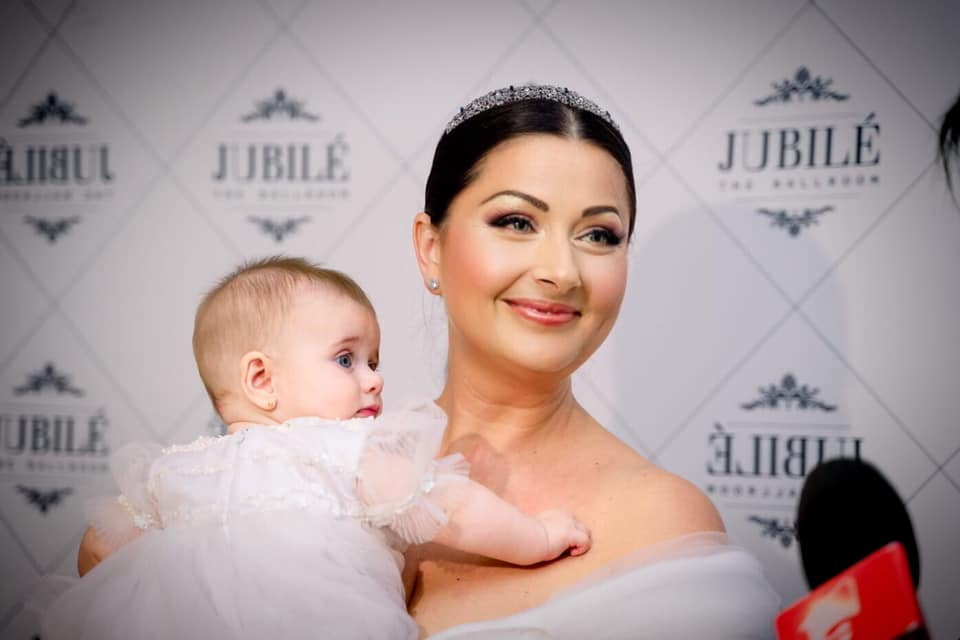 Gabriela Cristea, primele declarații după ce a ajuns cu fetița în spital. Cum se simte micuța Iris