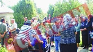 Blestemat la inmormantare