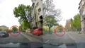 VIDEO Accident grav în Capitală între o mașină și o motocicletă. Motociclistul se află în stare gravă la spital