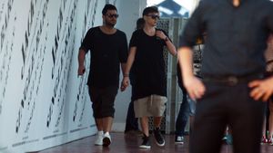 “In ce naiba s-a imbracat asta, ma?” Turcu jr a socat pe toata lumea la club: si-a facut aparitia in…fusta!