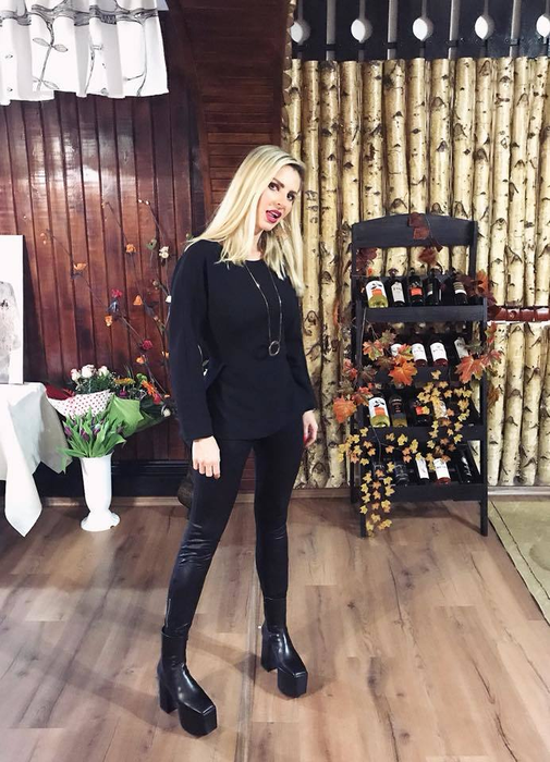 Andreea Bănică, la un pas să rămână cheală! Ce a păţit celebra cântăreaţă: “Mi se rupea atât de tare părul… “