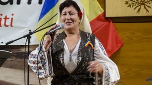 Tipatul de durere al unei celebre cantarete de muzica populara care crede ca are viata blestemata! “Daca urli, nu te aude nimeni!”