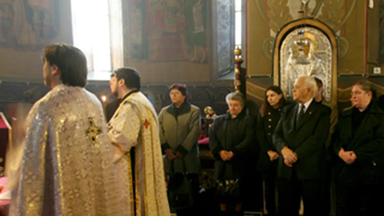 Poetul Adrian Paunescu a fost comemorat in cerc restrans