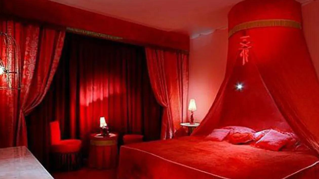 Un profesor de la un liceu din Iași a mers, calm, la un salon de masaj erotic, dar acolo... Surpriză de proporții! Cine a fost la un pas să-i îndeplinească fanteziile sexuale