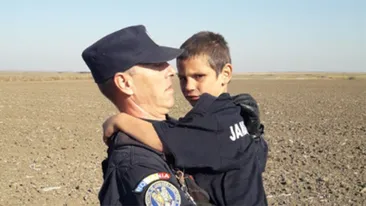 Emoționant! Cine a stat, de fapt, toată noaptea cu Manuel, copilul de 6 ani dispărut din județul Dolj. Băiatul a fost găsit dezbrăcat complet