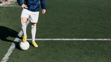 Scandal în fotbal! Celebrul jucător, prins în offside cu cea mai bună prietenă a soției sale