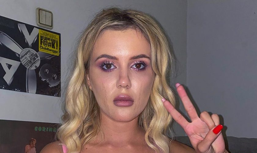 Emily Burghelea, în pragul depresiei din cauza scandalului de la Acces Direct? Ce face fosta asistentă TV pentru a depăși momentele grele