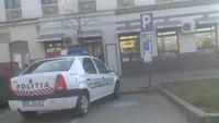 Acest poliţist din Dolj este anchetat după ce a blocat în mod intenţionat cu maşina de serviciu alte autoturisme, într-o parcare!