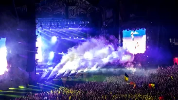 IMAGINI UNICE! REMEMBER UNTOLD 2016. Armin van Buuren a mulţumit în genunchi publicului, după ce şi-a prelungit concertul cu patru ore