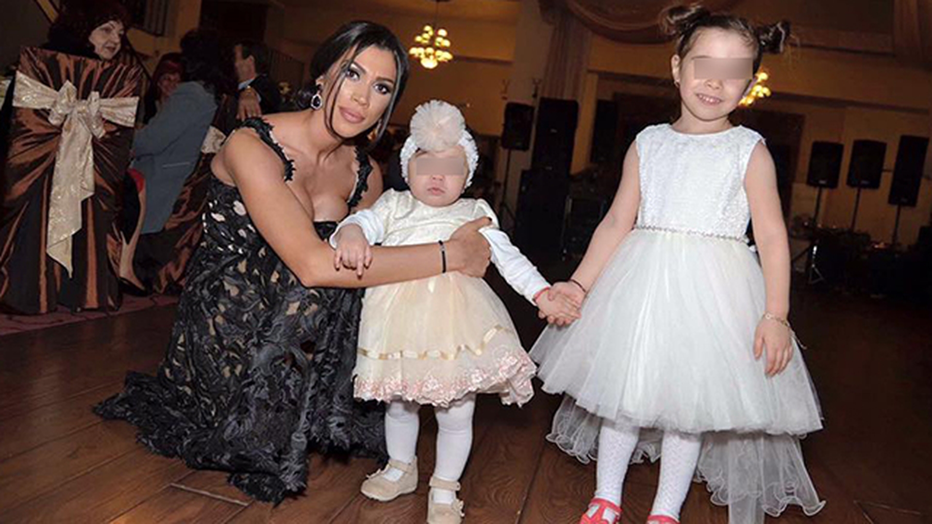 Soţia lui Pepe, apariţie de senzaţie la o petrecere! Vezi ce rochie sexy a purtat